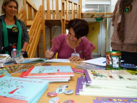 dedicaces-maison-enfance-abracadacam.JPG